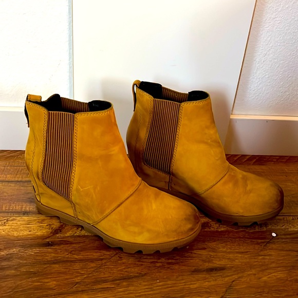 Sorel Joanie Boots - Picture 1 of 6